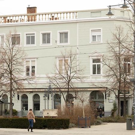 Square 2 Apartment Debrecen Luaran gambar