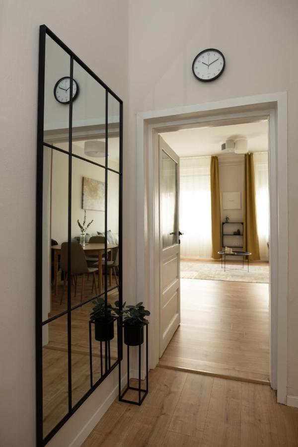 Square 2 Apartment Debrecen Luaran gambar