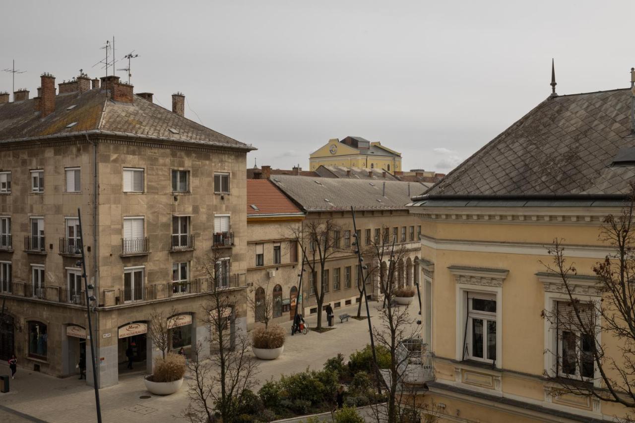 Square 2 Apartment Debrecen Luaran gambar